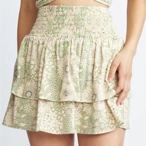 Self Contrast Fatima mini skirt NWT medium Daisy print